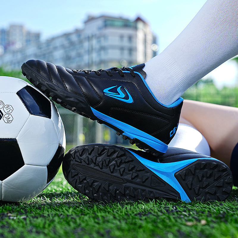 Outdoor Sports Soccer Shoes with Turf-Optimized Soles